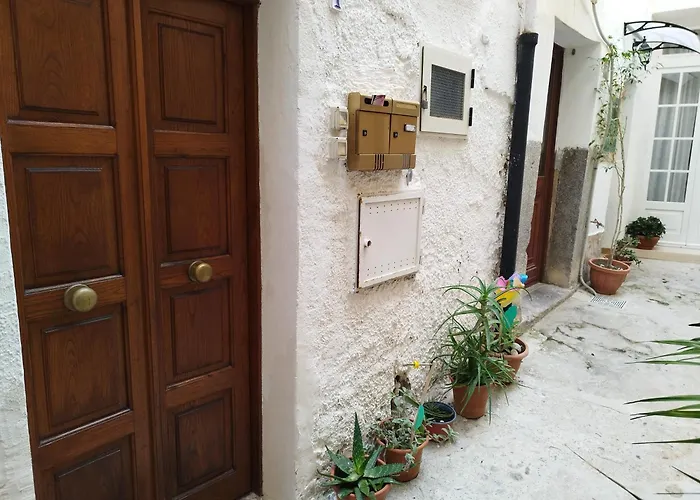 Cortile Maggiore تْشيفالو