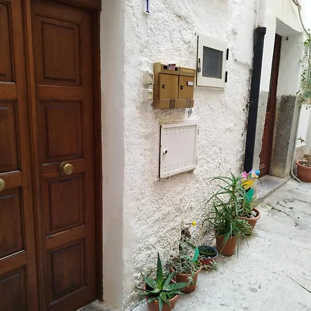Cortile Maggiore Cefalu